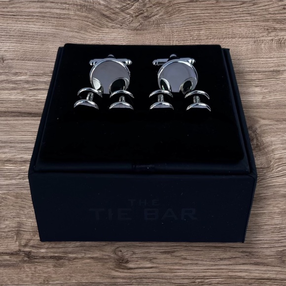 THE TIE BAR Silver Cufflinks & Four Stud Set - Picture 2 of 3